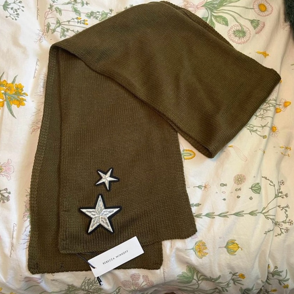 BNWT Rebecca Minkoff Olive star scarf